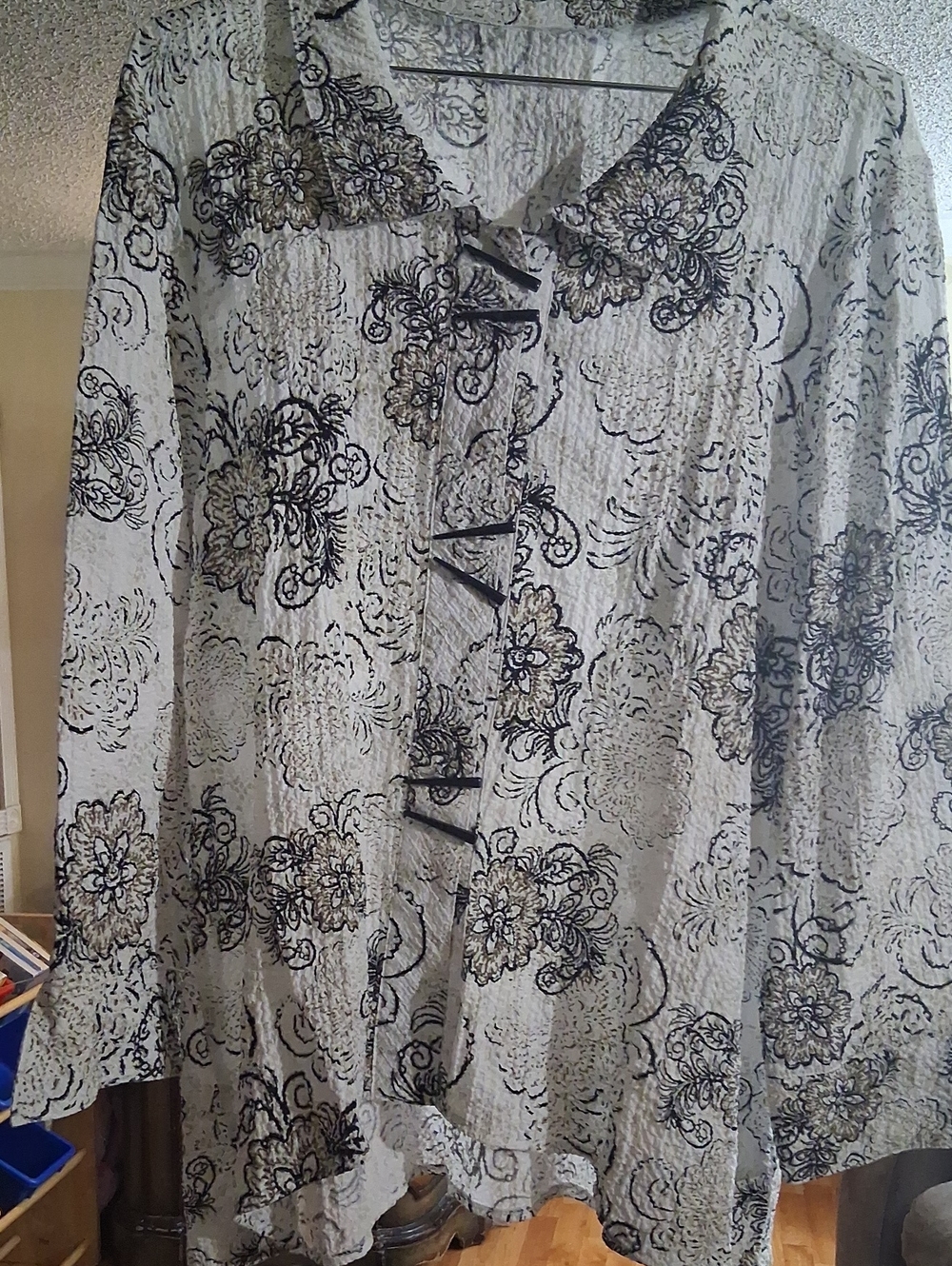 Floral Button-Front Long-Sleeve Top in Black and White